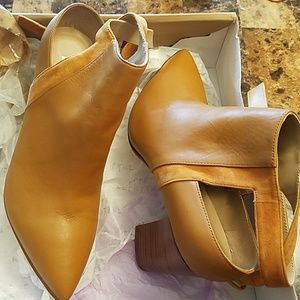 Nicole Miller caramel booties